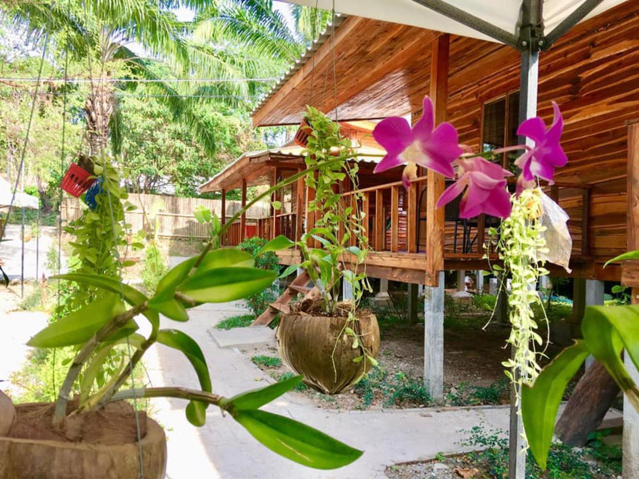 Lanta A Toi House Hotel Koh Lanta Exterior photo